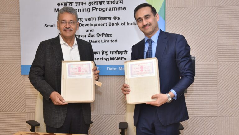 (L-R) - Shri Prakash Kumar, DMD, SIDBI and Shri Harsh Dugar, ED, Federal Bank