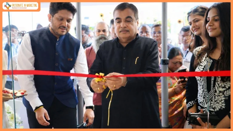 Union Minister for Road Transport and Highways Mr. Nitin Gadkari with Mr. Karan Mendon, COO of Appa & Adhira Cafe