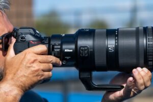 Built-in 1.4× teleconverter for extended reach up to 420mm