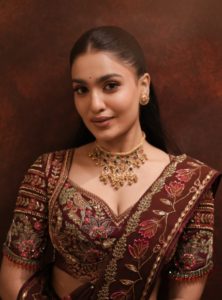Saniya Iyappan’s Gemstone-Studded Gold Choker for Kalyan Navaratri